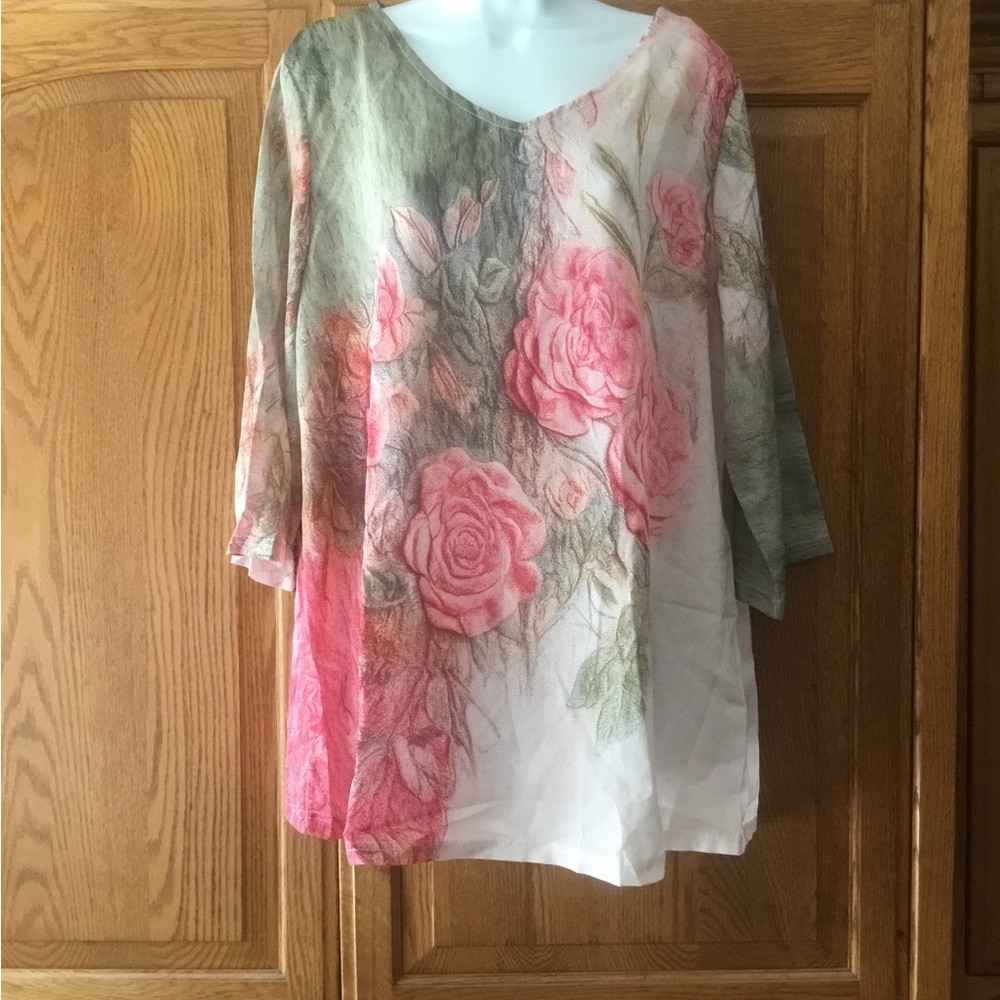 Floral Print V-Neck Women’s Tunic Top - Pink & Green